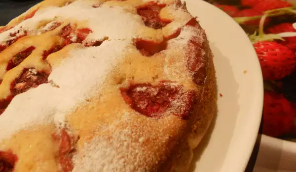 Very Fluffy Strawberry Cake