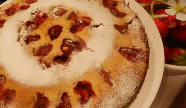 Very Fluffy Strawberry Cake