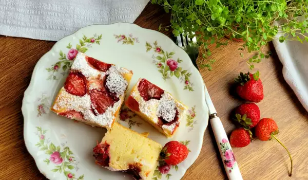 Cake with Ricotta and Strawberries