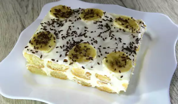 Quick Cake with Biscotti, Bananas and Yoghurt
