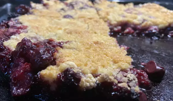 Easy Cake with Berries