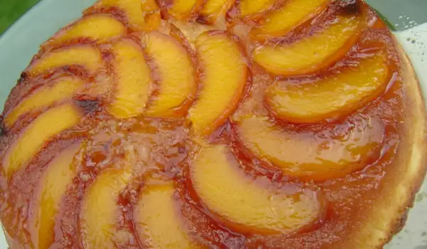 Easy Cake with Caramelized Peaches
