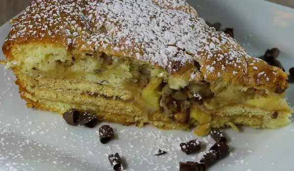 Easy Cake with Apples and Biscuits