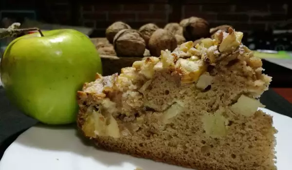 Cake with Apples, Walnuts and Cinnamon