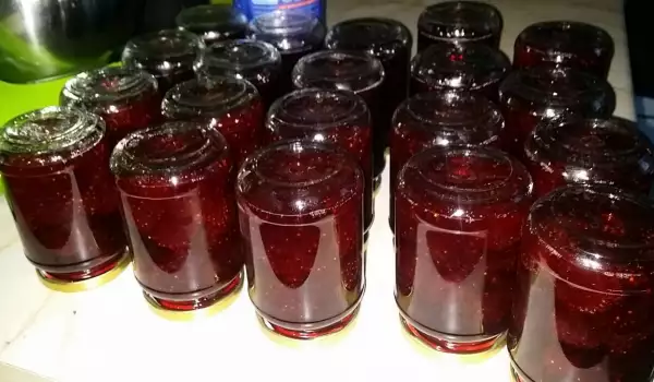 Homemade Strawberry Jam with Whole Fruits