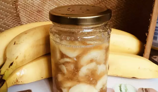 Homemade Jam with Bananas and Cinnamon