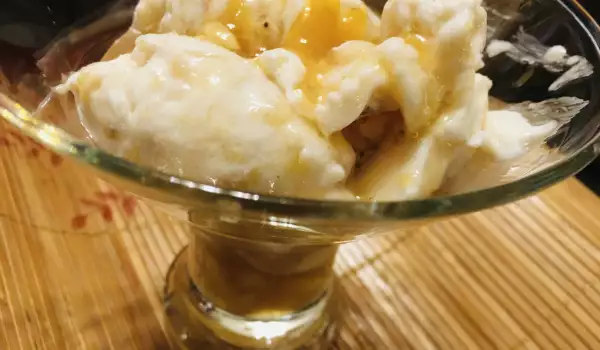Homemade Ice Cream with Bananas and Cream