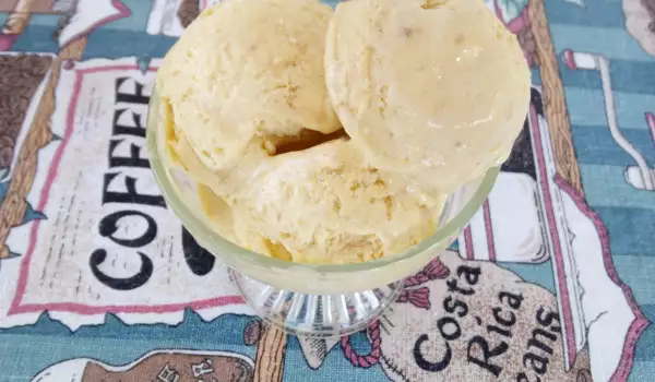 Ice Cream with Biscuit Powder