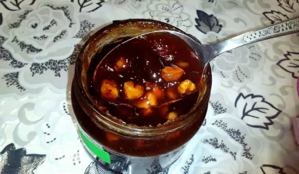 Grape Jam with Hazelnuts