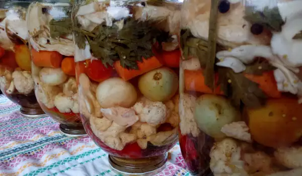 Mixed Pickle in Three Liter Jar