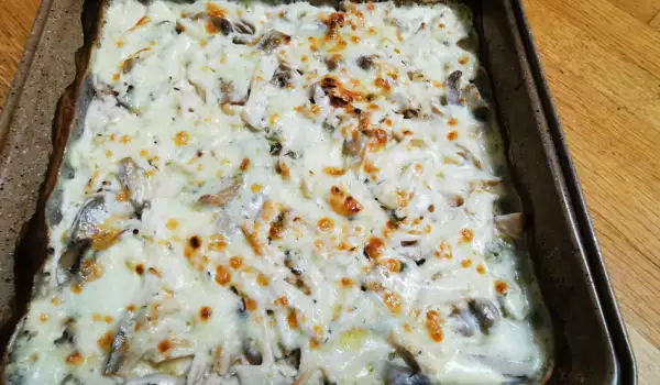 Tasty Chicken with Cream and Mushrooms