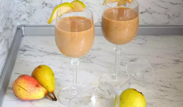 Aromatic Smoothie with Pears and Spices