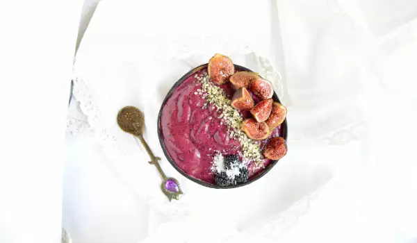 Smoothie Bowl with Figs