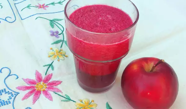 Vitamin Smoothie with Beets and Apples