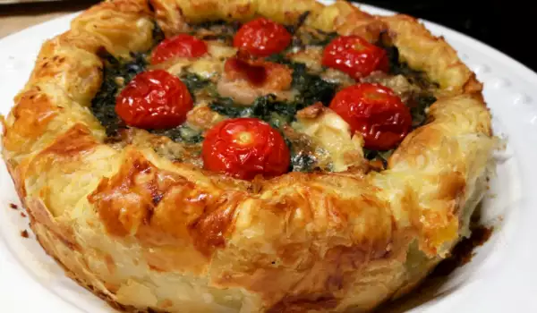 Puff Pastry Pie with Spinach and Bacon