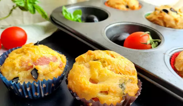 Savory Muffins with Bacon and Cherry Tomatoes