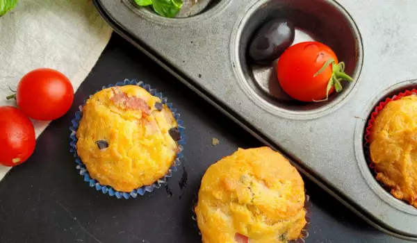 Savory Muffins with Bacon and Cherry Tomatoes