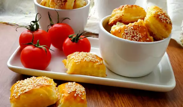Puff Pastry Bites with Sesame Seeds