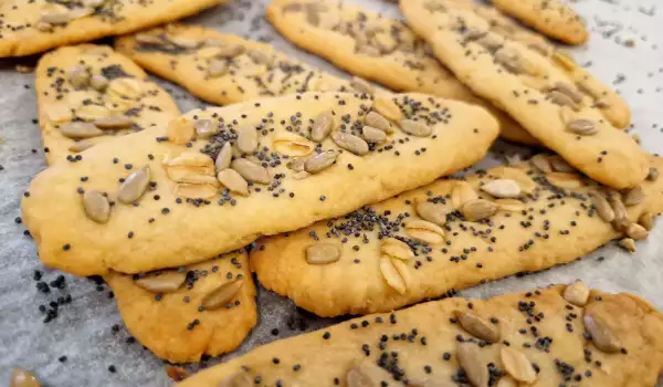 Easy Beer Crackers with Poppy Seeds