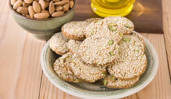 Crackers with sesame