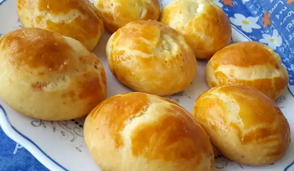 Round Buns with Yeast