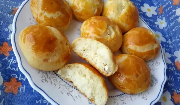 Round Buns with Yeast