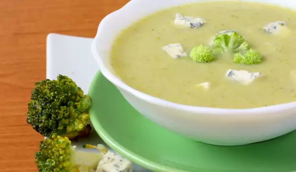 Broccoli and Cheese Cream Soup