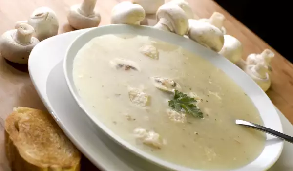 Vietnamese Soup with Chicken and Mushrooms