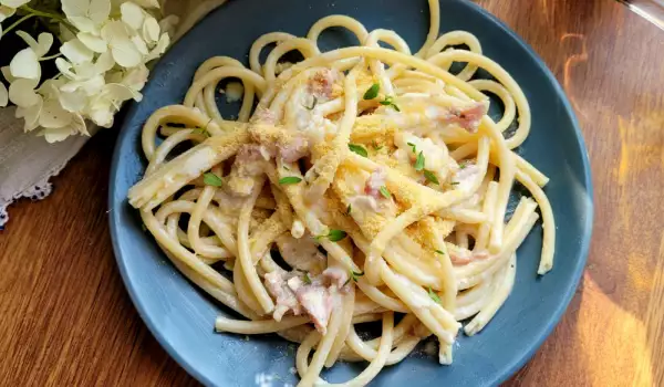 Spaghetti with Cream and Bacon