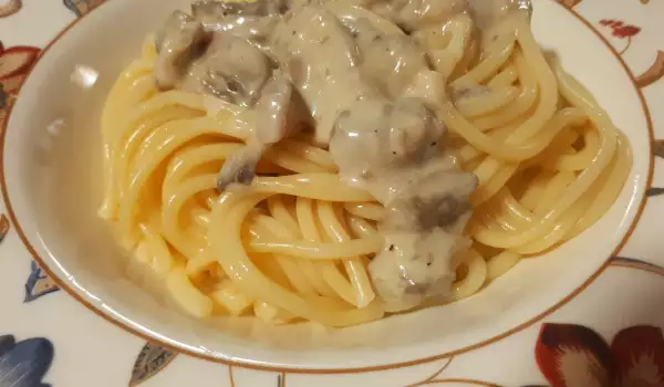 White Sauce Mushroom Spaghetti