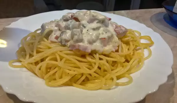 Spaghetti with Bacon. Mushrooms with a Cream Sauce