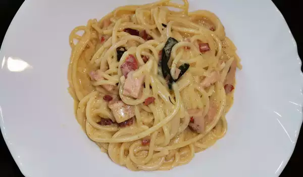 Rich Spaghetti with Mushrooms and Pastrami
