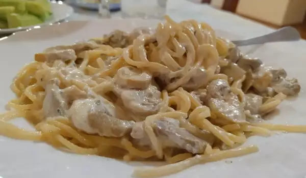 White Sauce Mushroom Spaghetti