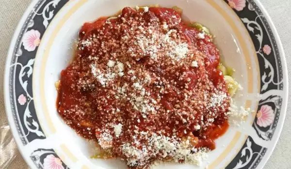Zucchini Spaghetti with Tomato Sauce