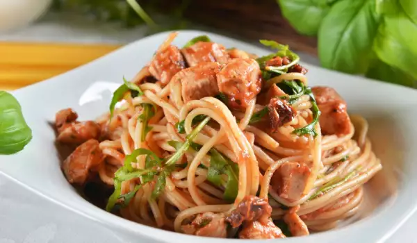Italian Spaghetti Sauce with Tomatoes, Chicken and Basil
