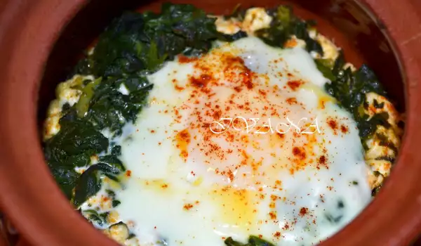Clay Pots with Spinach, Cheese and Eggs