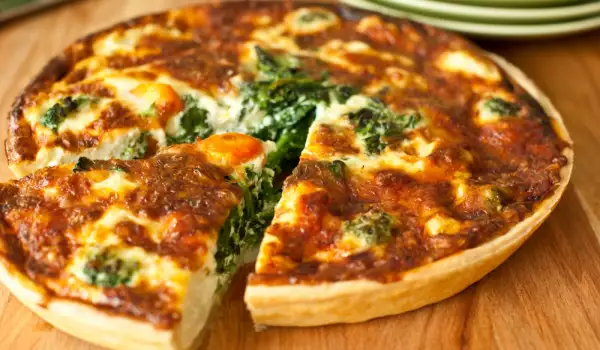 Quiche with White Cheese, Spinach and Yellow Cheese