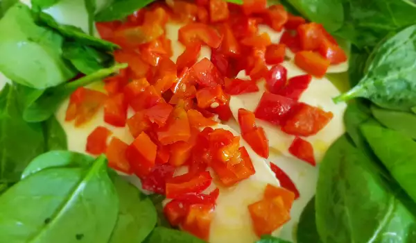 Baby Spinach and Mozzarella Salad with Honey Dressing