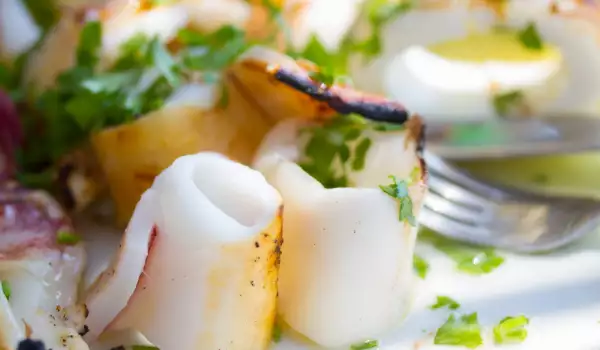 Greek-Style Calamari with Lemon and Garlic