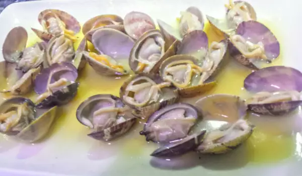 Mediterranean Mussels with Sauce