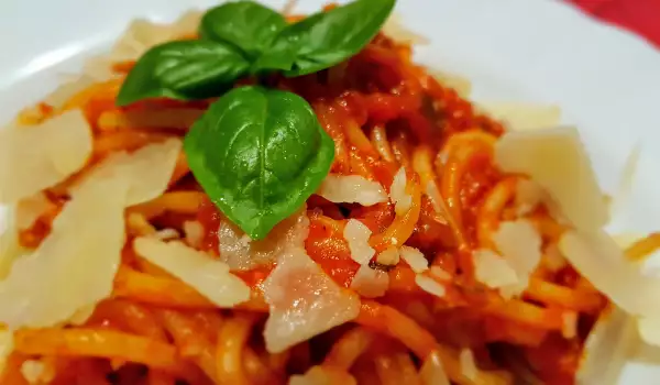 Mediterranean Spaghetti with Tomatoes