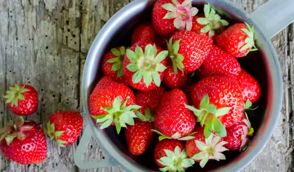 Strawberries are extremely rich in folic acid