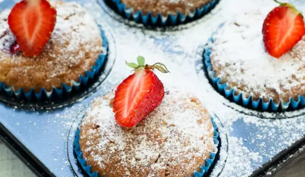 Muffins with strawberries