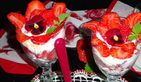 Mini Strawberry Trifle with Mascarpone