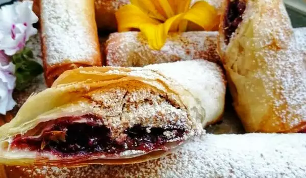 Incredible Strudel with Cherries
