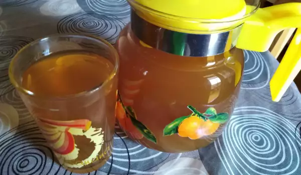 Iced Tea from Dried Herbs with Honey