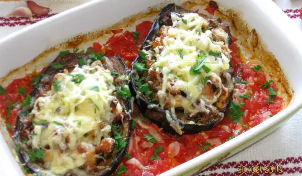 Stuffed Eggplants with Chicken and Vegetables