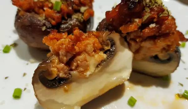 Stuffed Mushrooms with Minced Meat and Cheese