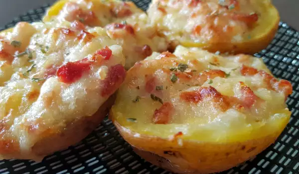 Bacon and Sour Cream Stuffed Potatoes