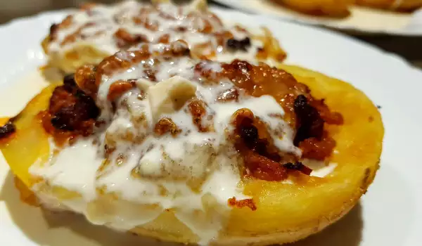 Stuffed Potatoes with Minced Meat and Tasty Sauce